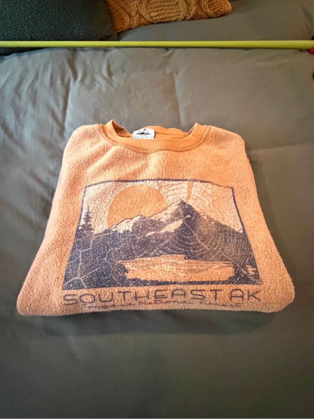 Women’s  Golden Graphic Inside-Out Crewneck Sweatshirt - Southeast AK